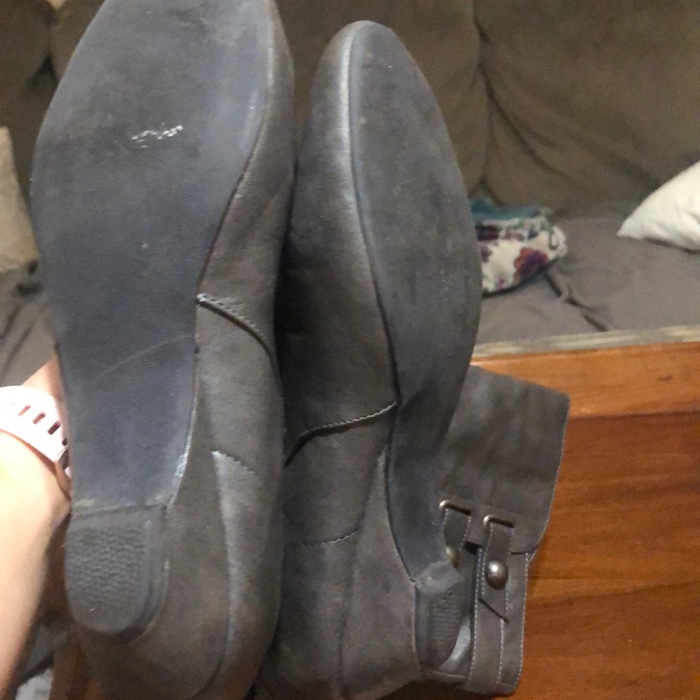 Grey boots - Picture 8 of 9